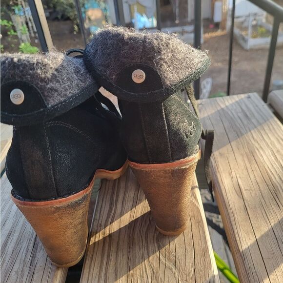 UGG Calynda Ankle Boot Black Suede Lace Up 12 - Picture 4 of 5